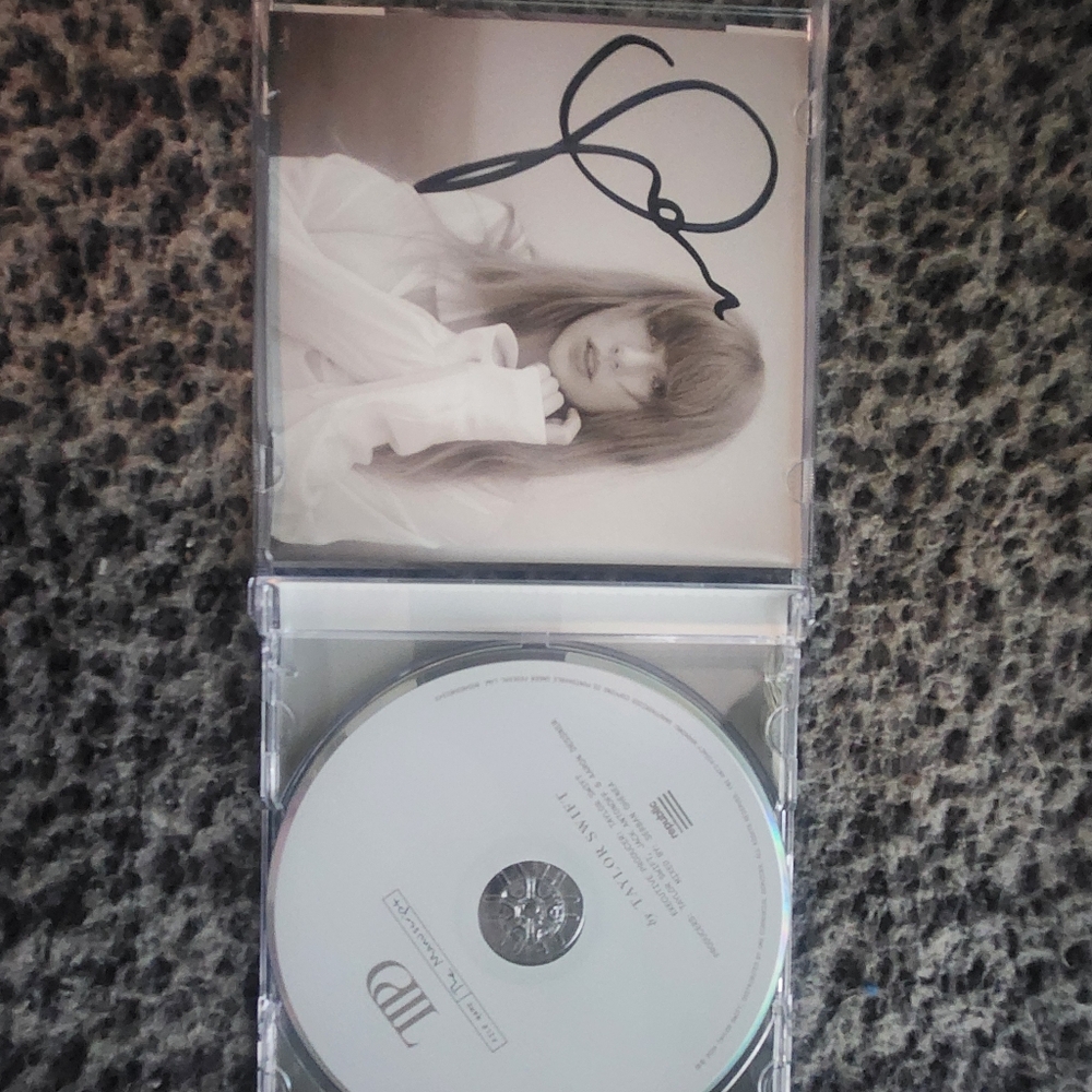 Taylor swift tortured poet signed cd